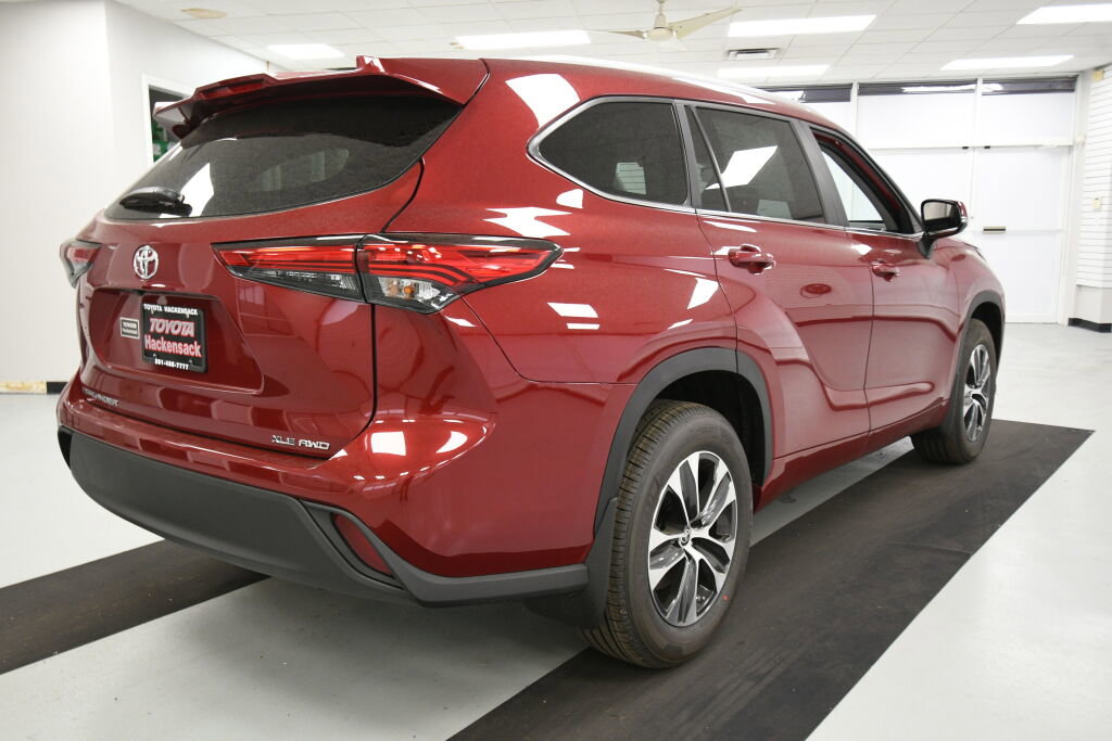New 2023 Toyota Highlander XLE image 7