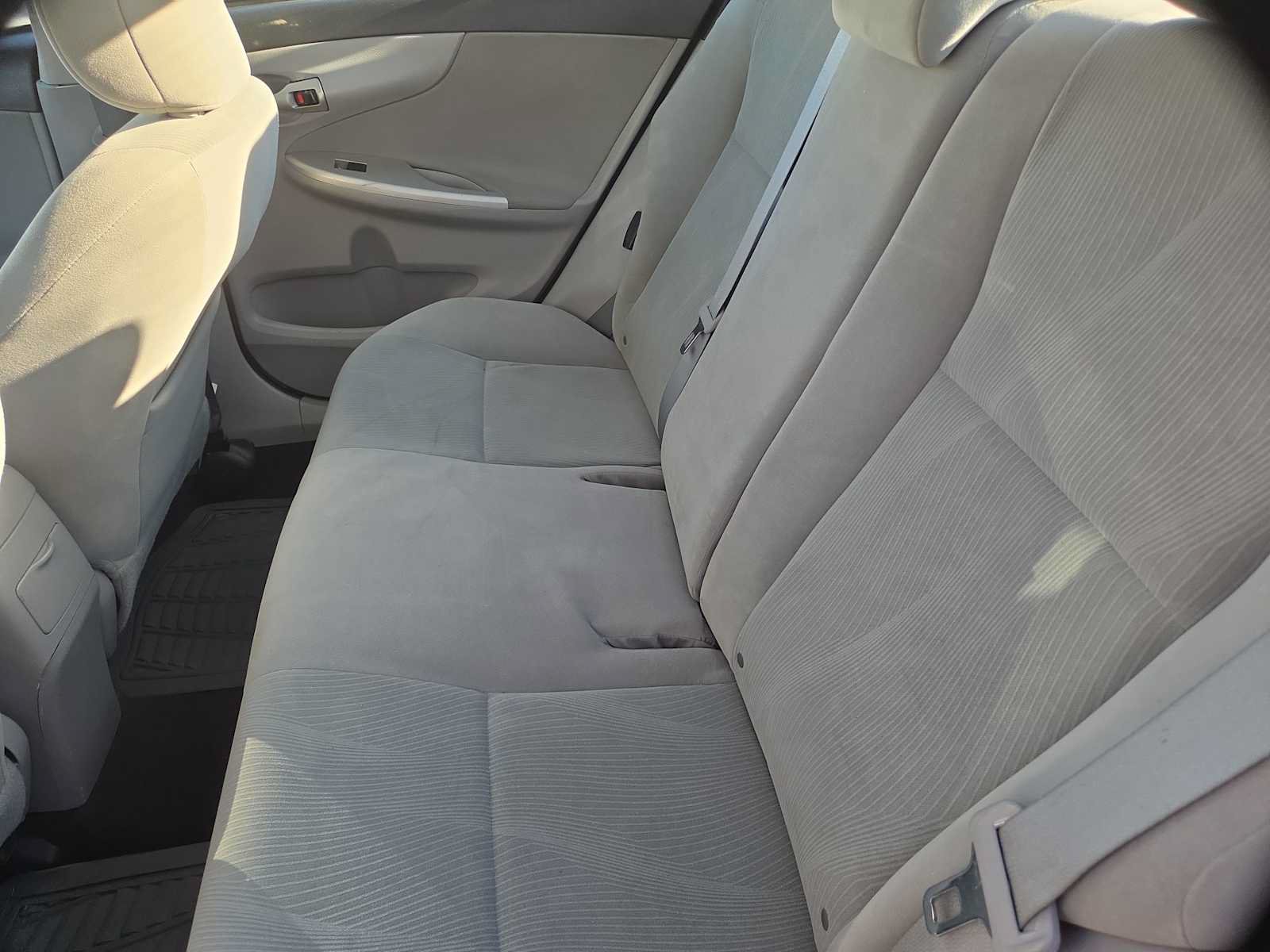 Used 2011 Toyota Corolla LE FWD image 17