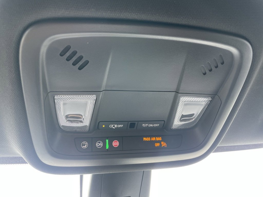 Used 2023 Chevrolet Traverse LT image 45