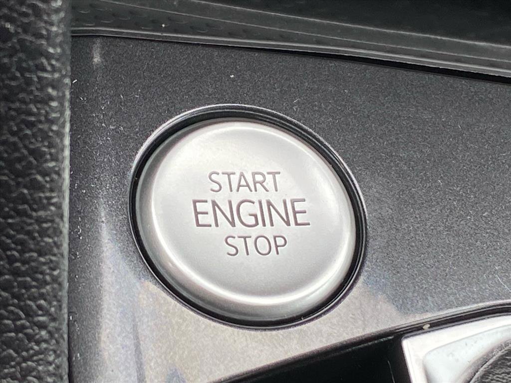 Certified 2023 Volkswagen Tiguan SE w/ Panoramic Sunroof Package image 18