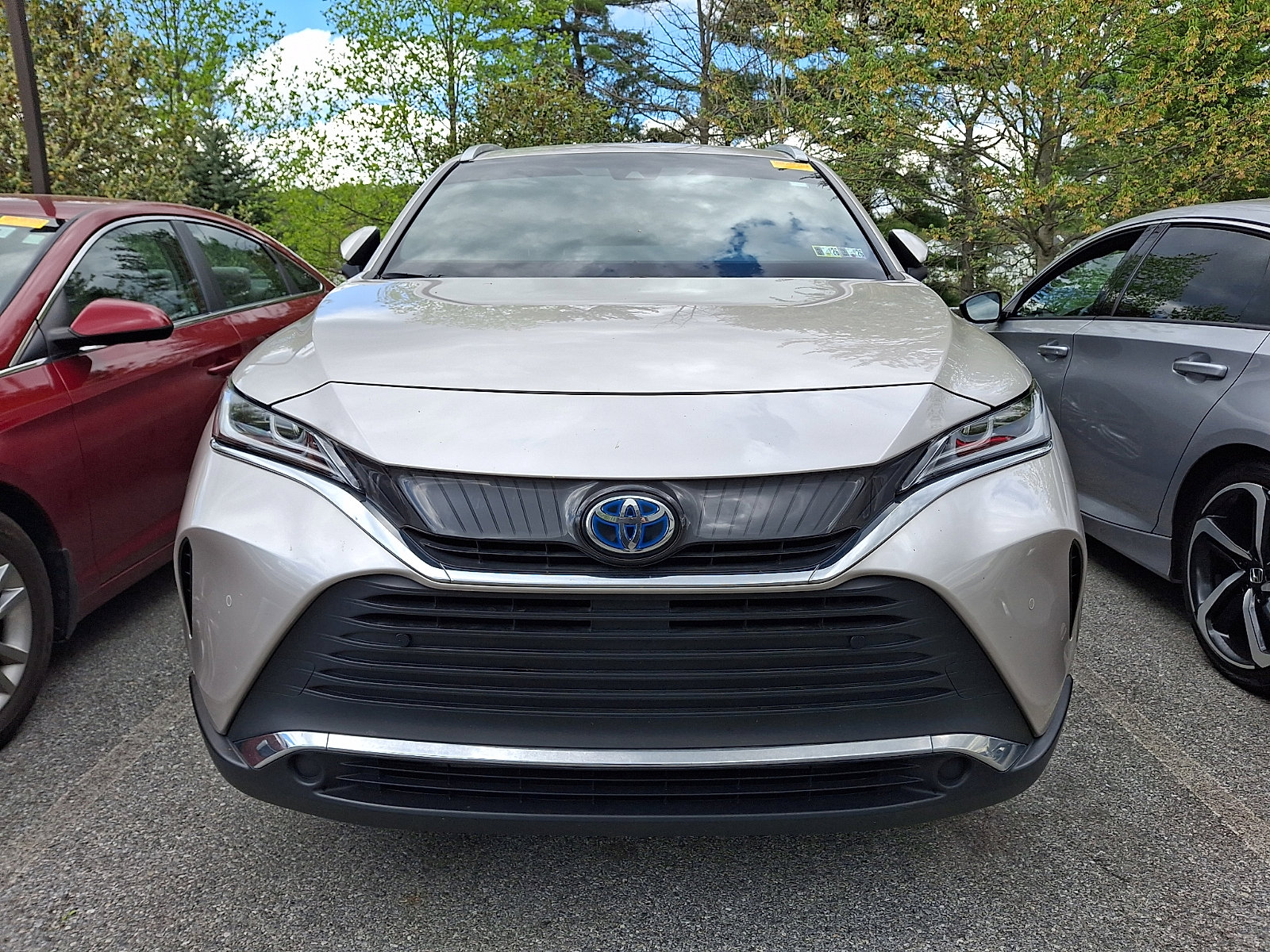 Used 2022 Toyota Venza XLE AWD/4WD image 2