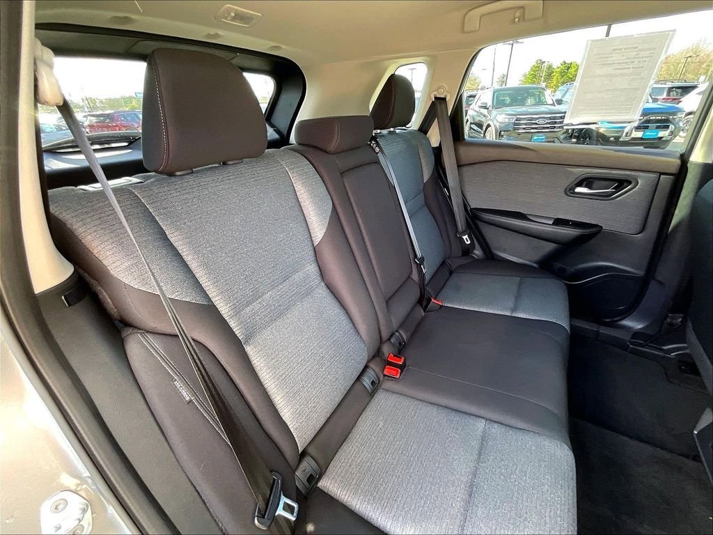 Used 2023 Nissan Rogue SV AWD/4WD image 15
