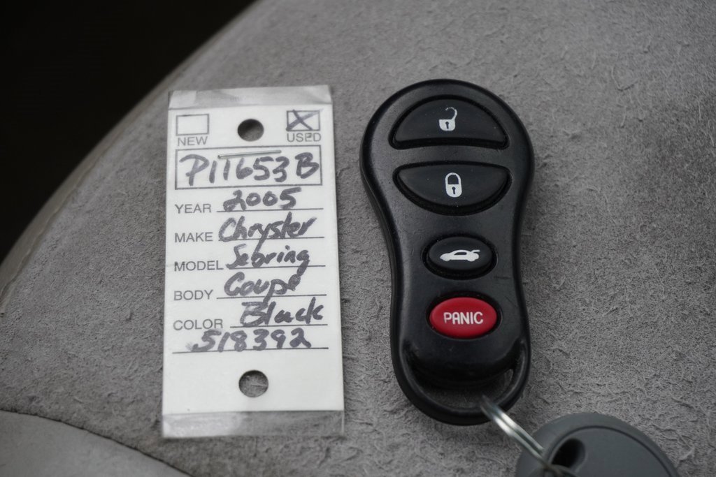 Used 2005 Chrysler Sebring Limited w/ Electronics Convenience Group image 19