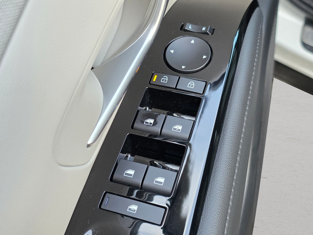 New 2025 Hyundai Tucson Limited FWD image 18