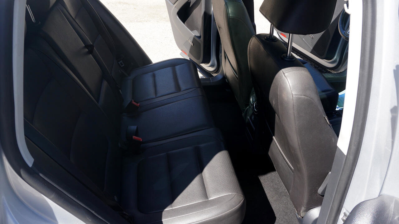 Used 2015 Volkswagen Tiguan SEL image 14