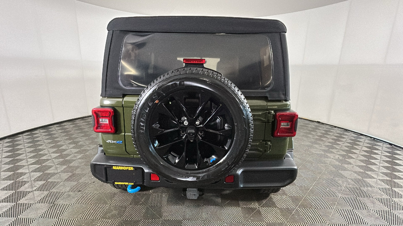 Used 2023 Jeep Wrangler Unlimited Sahara AWD/4WD image 4