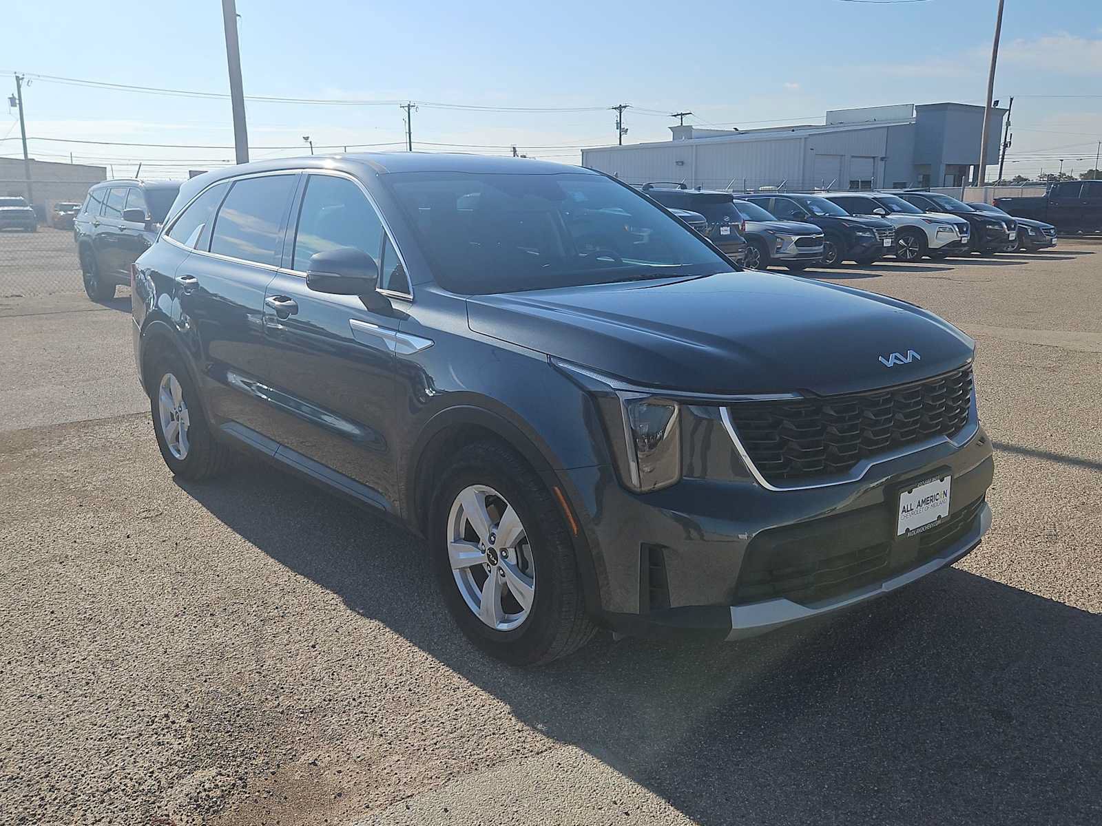 Used 2024 Kia Sorento LX FWD image 2