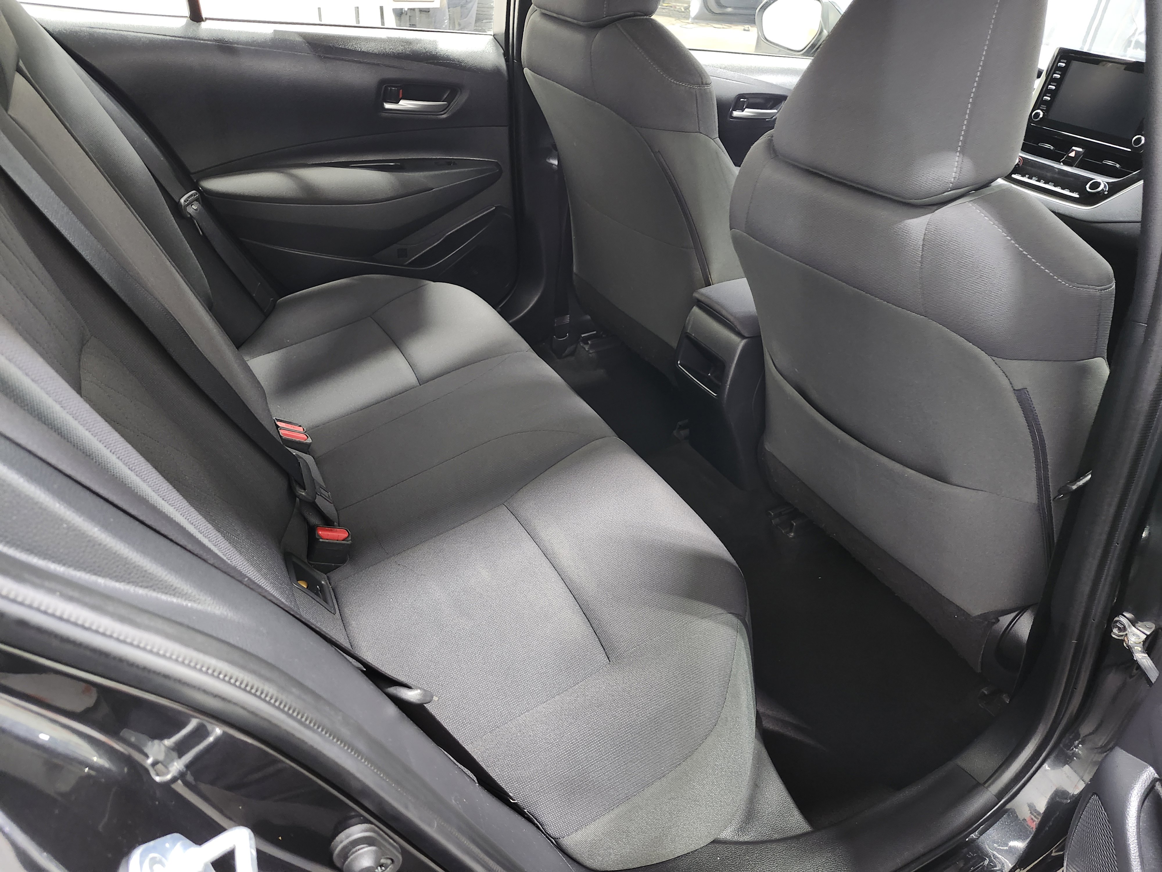 Used 2020 Toyota Corolla LE image 19