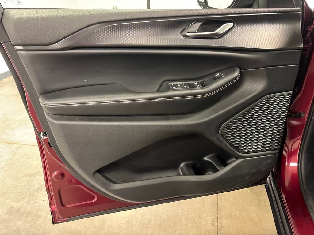 Used 2023 Jeep Grand Cherokee Altitude image 21