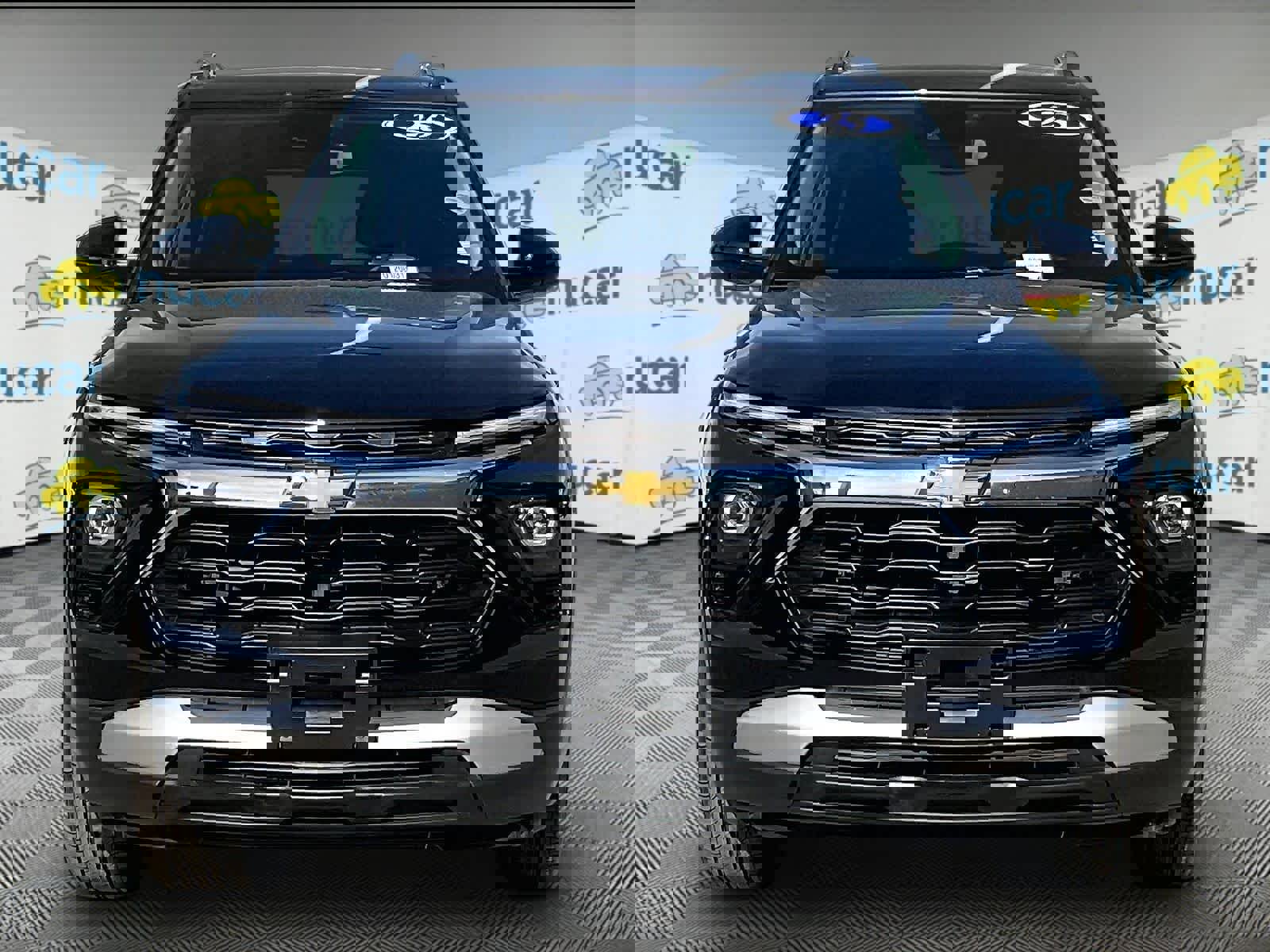 Used 2025 Chevrolet TrailBlazer LT AWD/4WD image 2