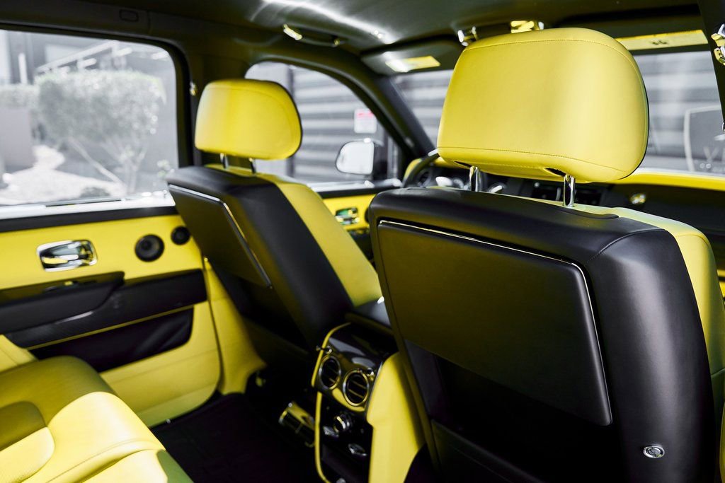 Used 2022 Rolls-Royce Cullinan Black Badge w/ Dark Exterior Package image 50