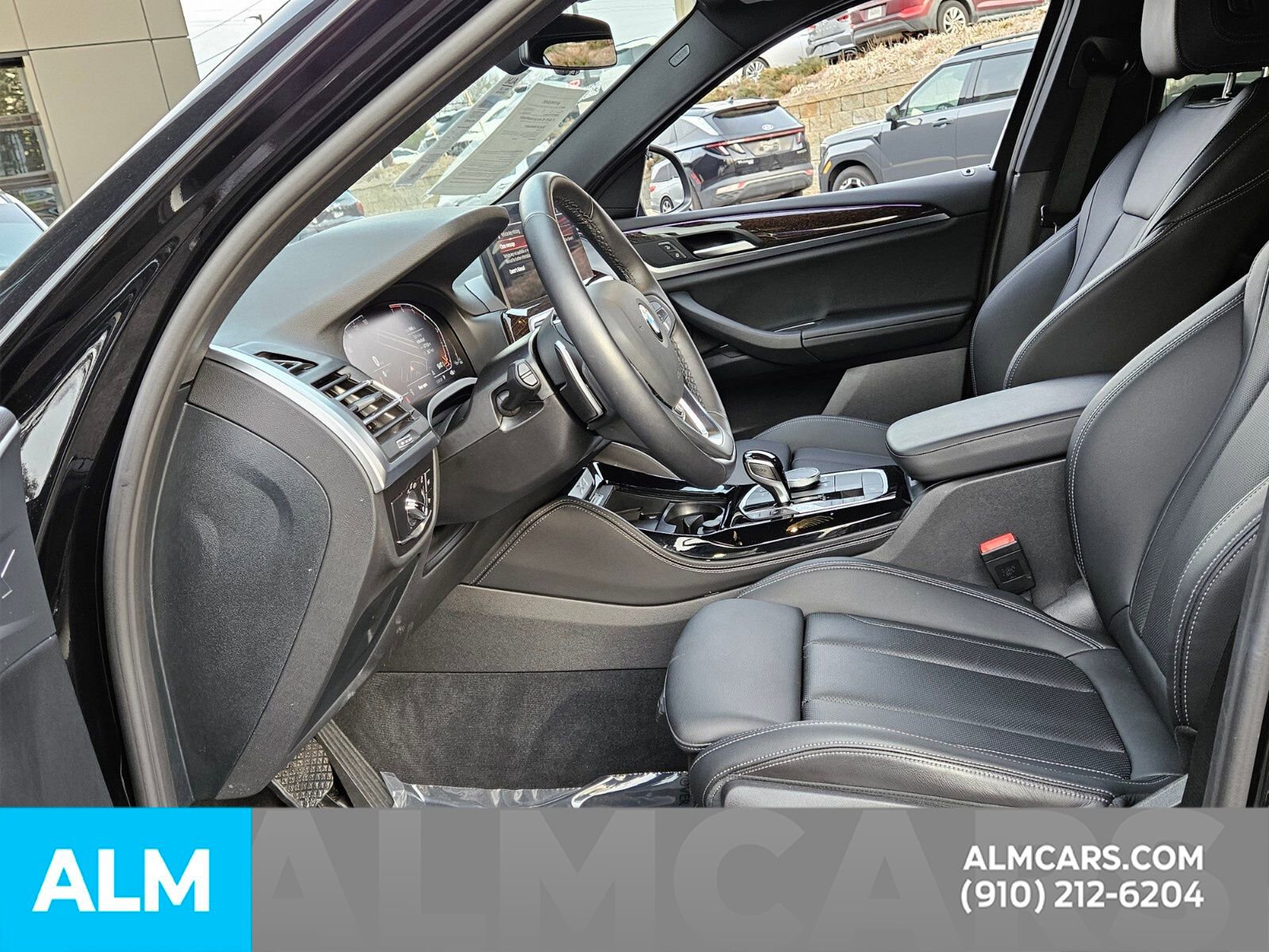 Used 2025 BMW X4 xDrive30i AWD/4WD image 13