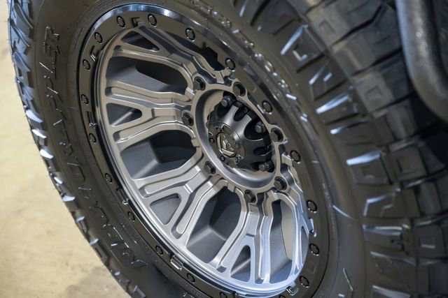 Used 2025 Jeep Gladiator Sport AWD/4WD image 8