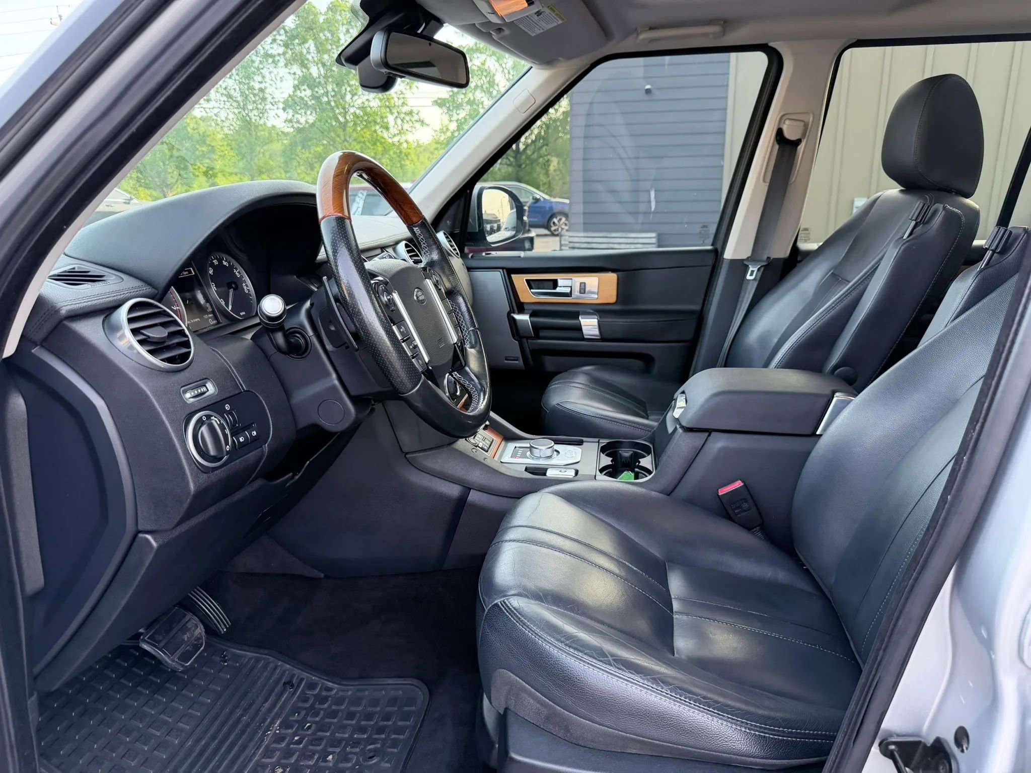 Used 2015 Land Rover LR4 HSE AWD/4WD image 36