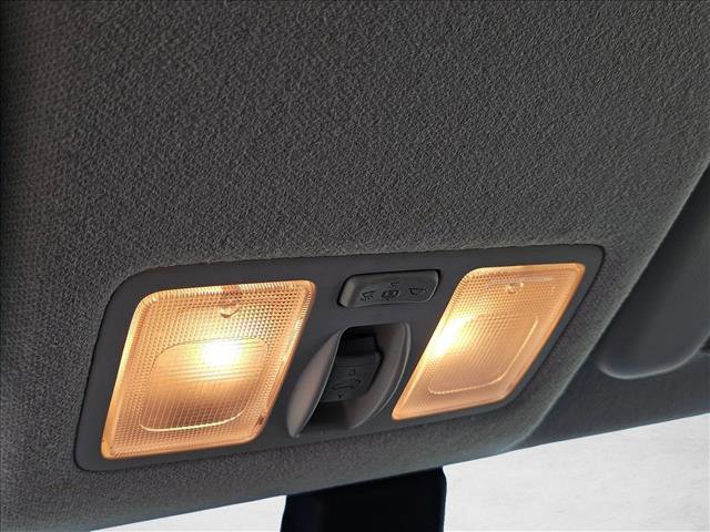 Certified 2025 Hyundai Venue SEL image 18