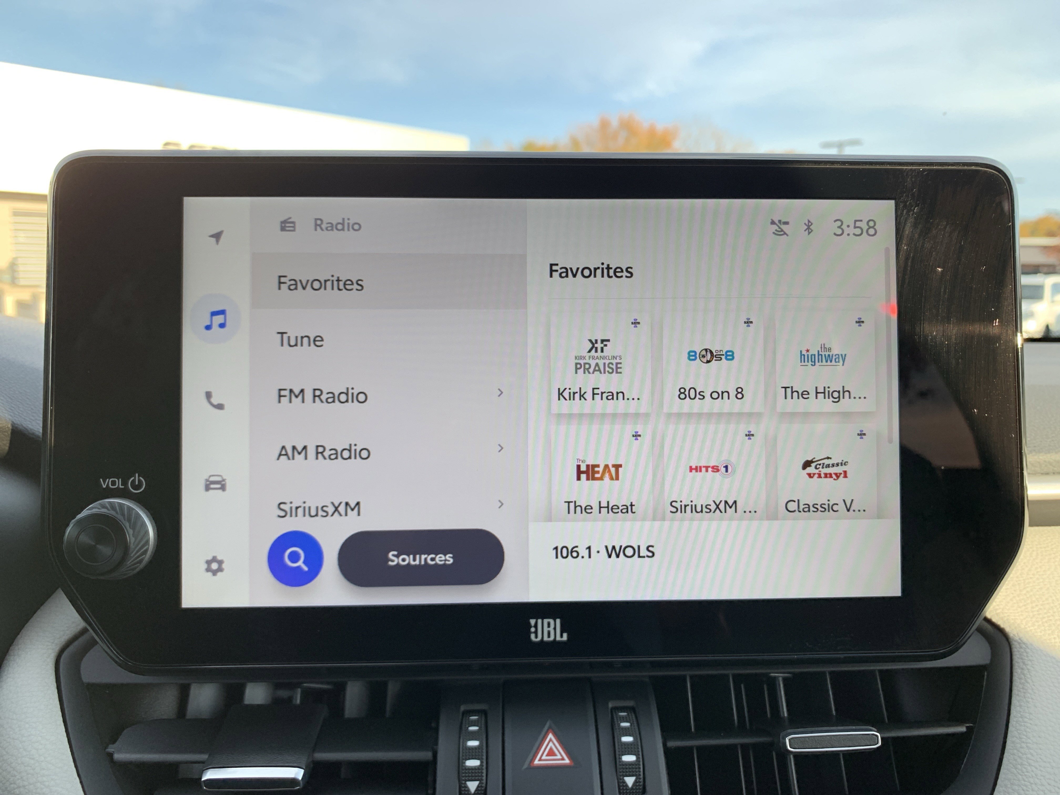 Used 2025 Toyota RAV4 XLE Premium image 23