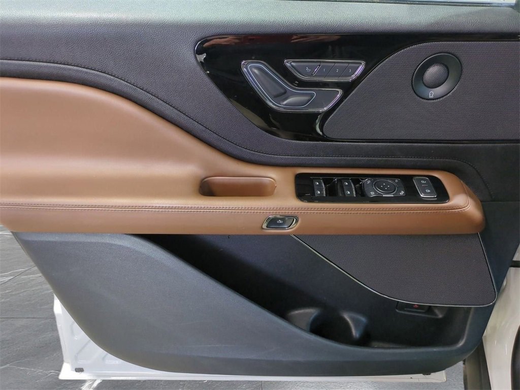 Certified 2023 Lincoln Aviator Reserve w/ Equipment Group 201A image 15