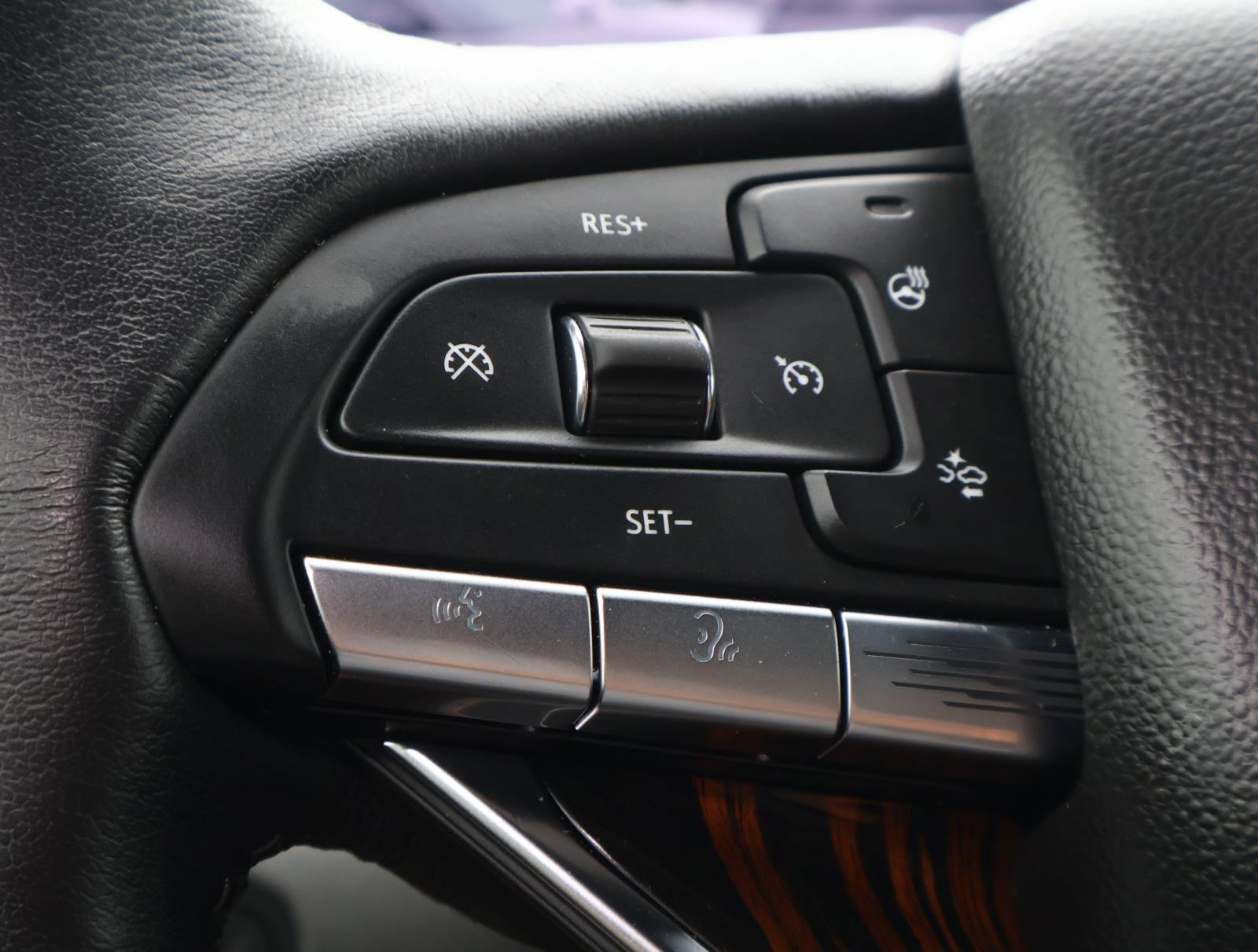 Used 2024 Cadillac Escalade ESV Luxury image 30