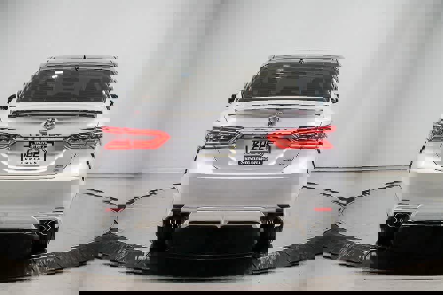 Used 2023 Toyota Camry XSE image 3