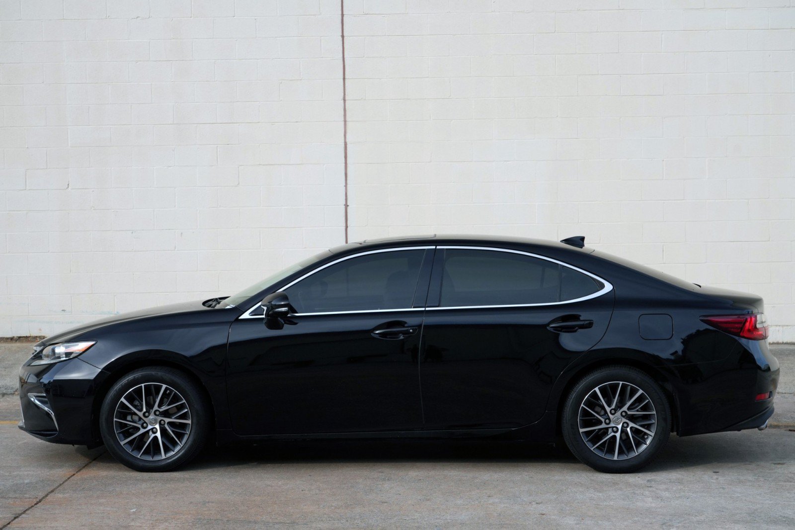 Used 2016 Lexus ES 350 w/ Luxury Package w/Wood Trim FWD image 46