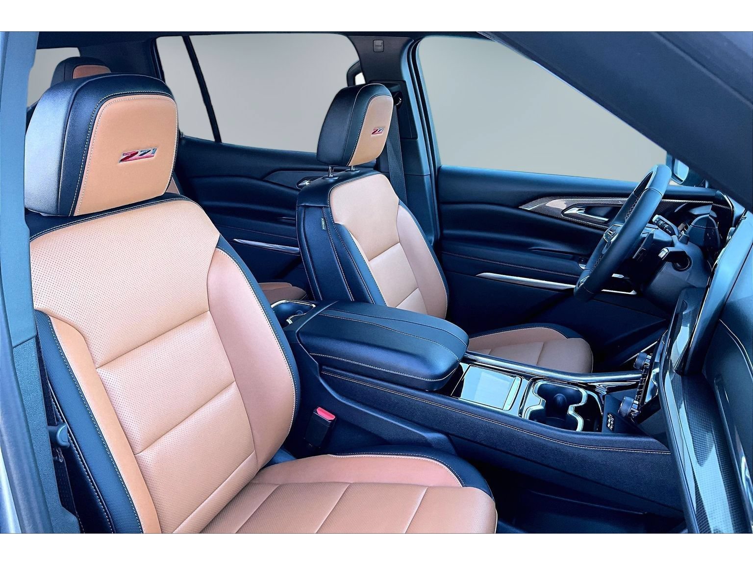 New 2027 Chevrolet Traverse Z71 w/ Enhanced Driving Package AWD/4WD image 11