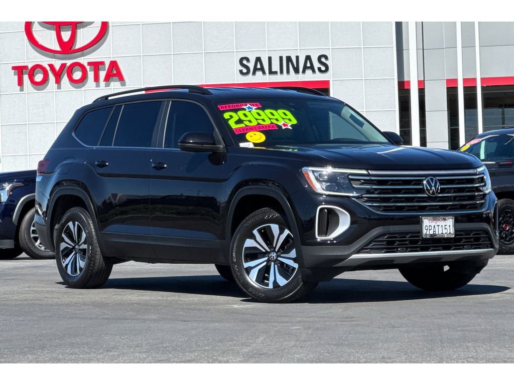 Used 2024 Volkswagen Atlas SE image 2