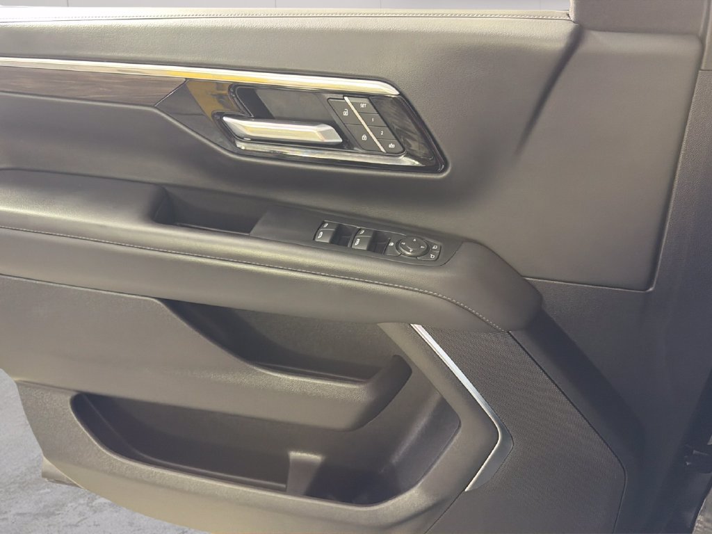 Certified 2025 Chevrolet Suburban LT AWD/4WD image 22
