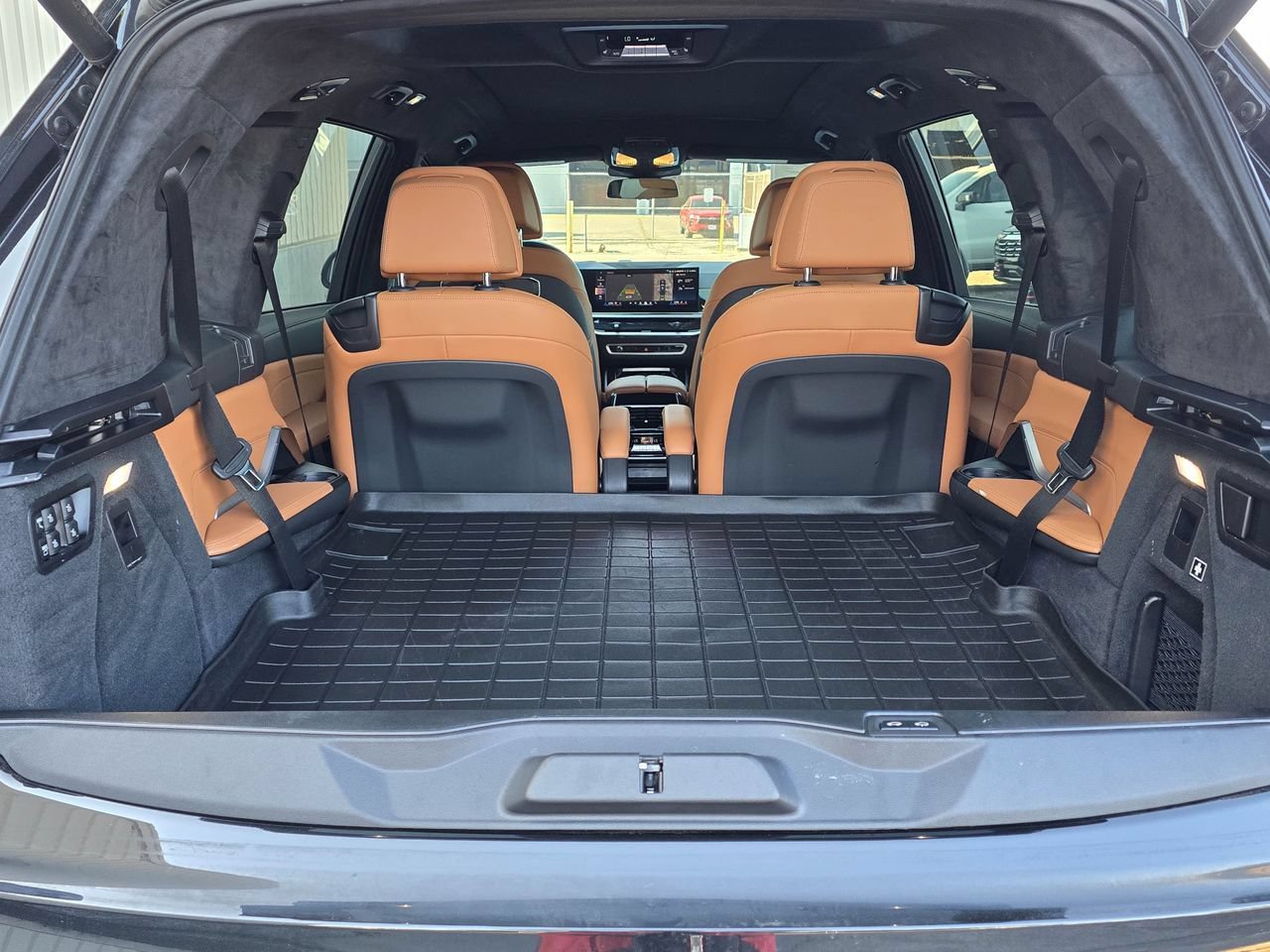 Used 2024 BMW X7 xDrive40i w/ Executive Package AWD/4WD image 39