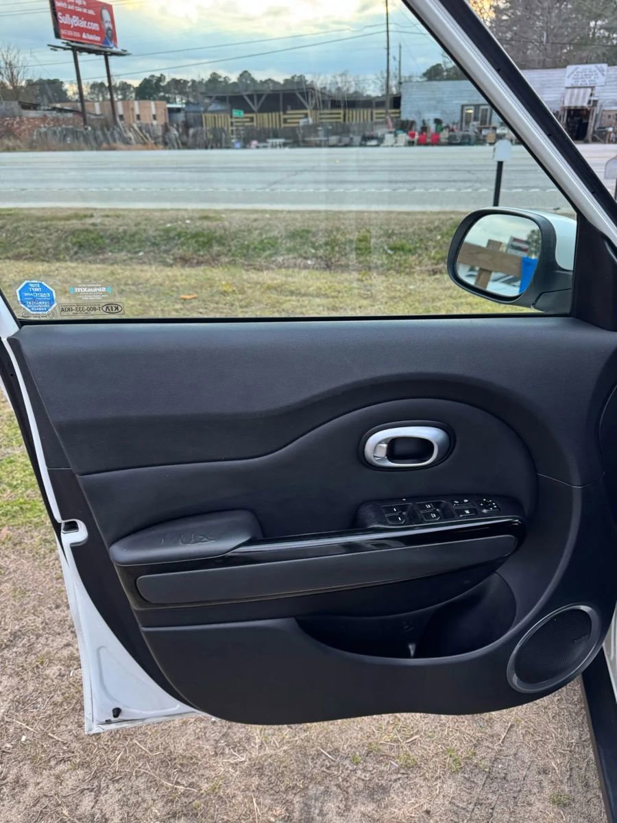 Used 2015 Kia Soul ! w/ Sun & Sound Package image 19