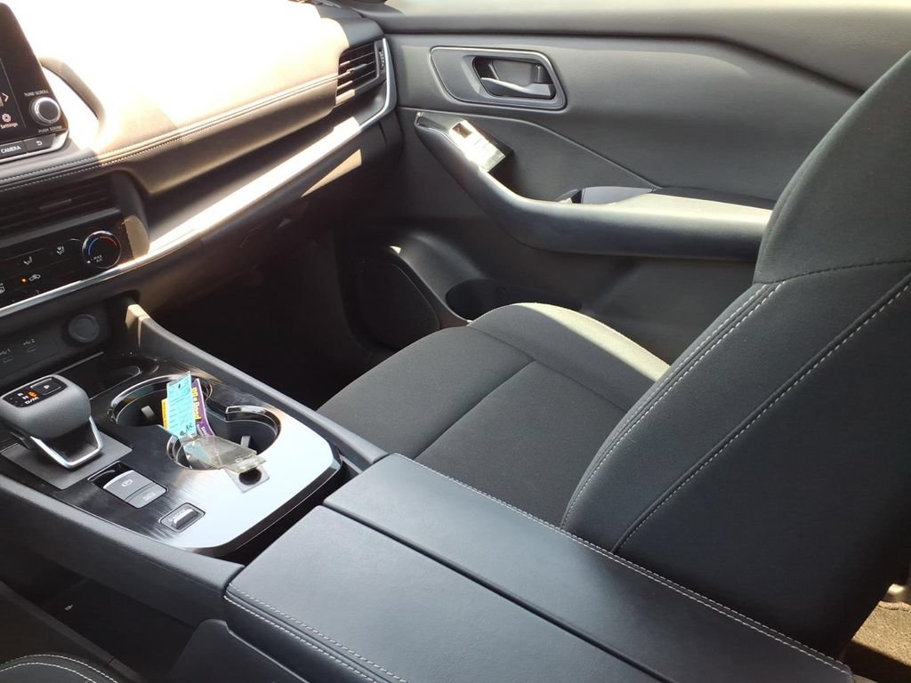 Used 2025 Nissan Rogue S FWD image 12