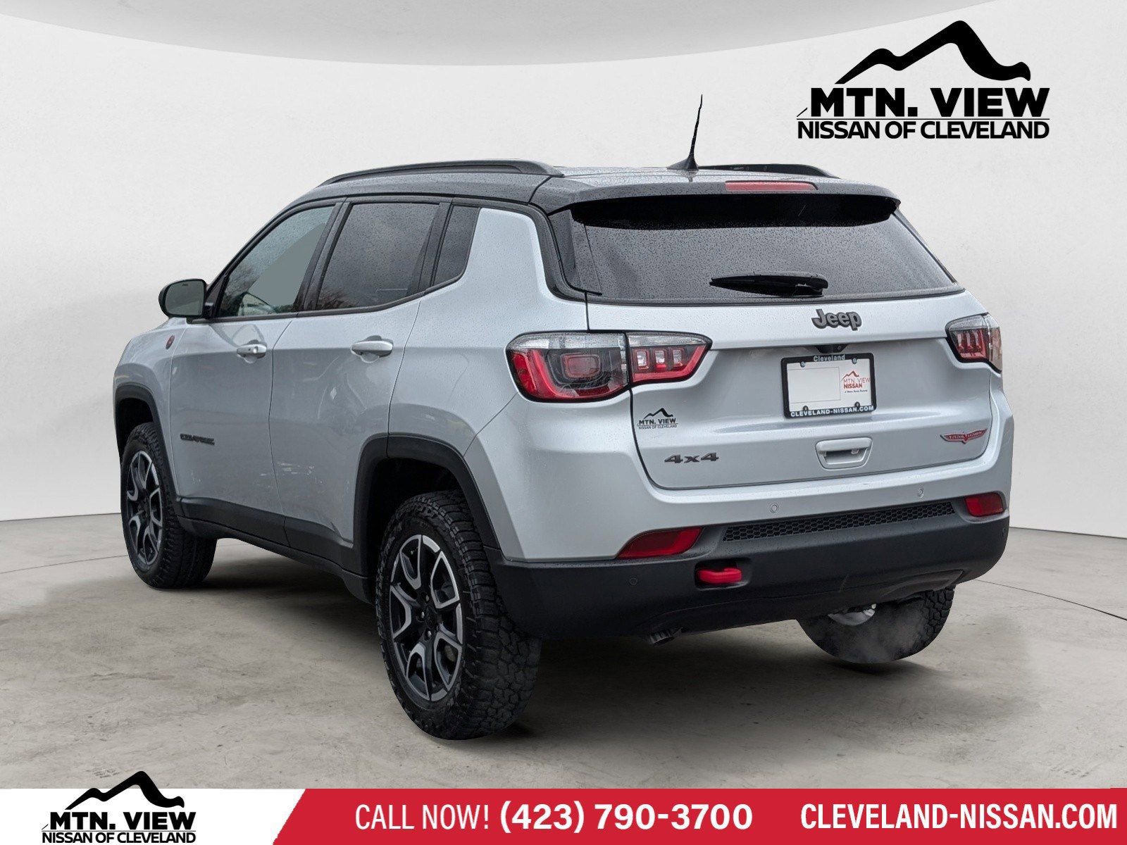 Used 2024 Jeep Compass Trailhawk image 5