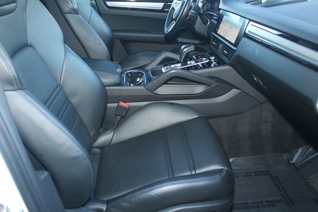 Certified 2023 Porsche Cayenne Platinum Edition AWD/4WD image 27