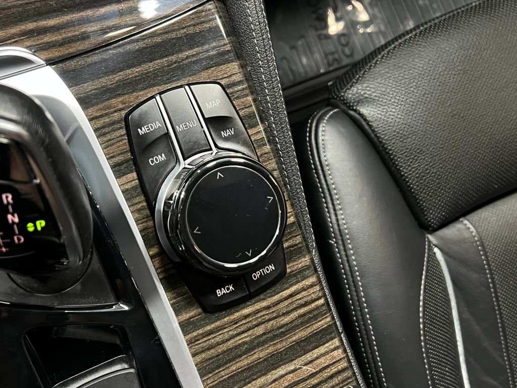 Used 2018 BMW M550i xDrive image 26