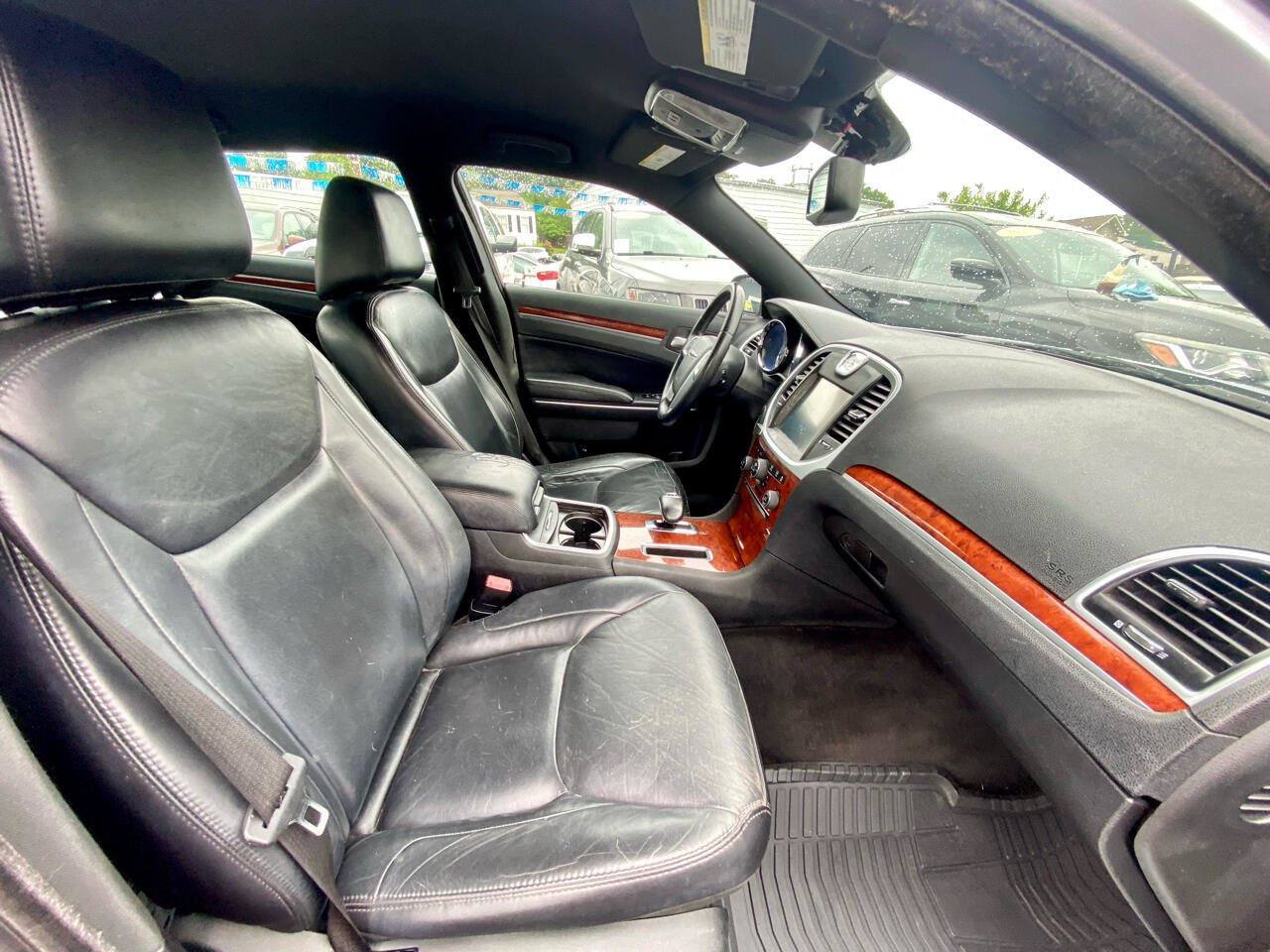 Used 2013 Chrysler 300 AWD w/ Driver Convenience Group image 7