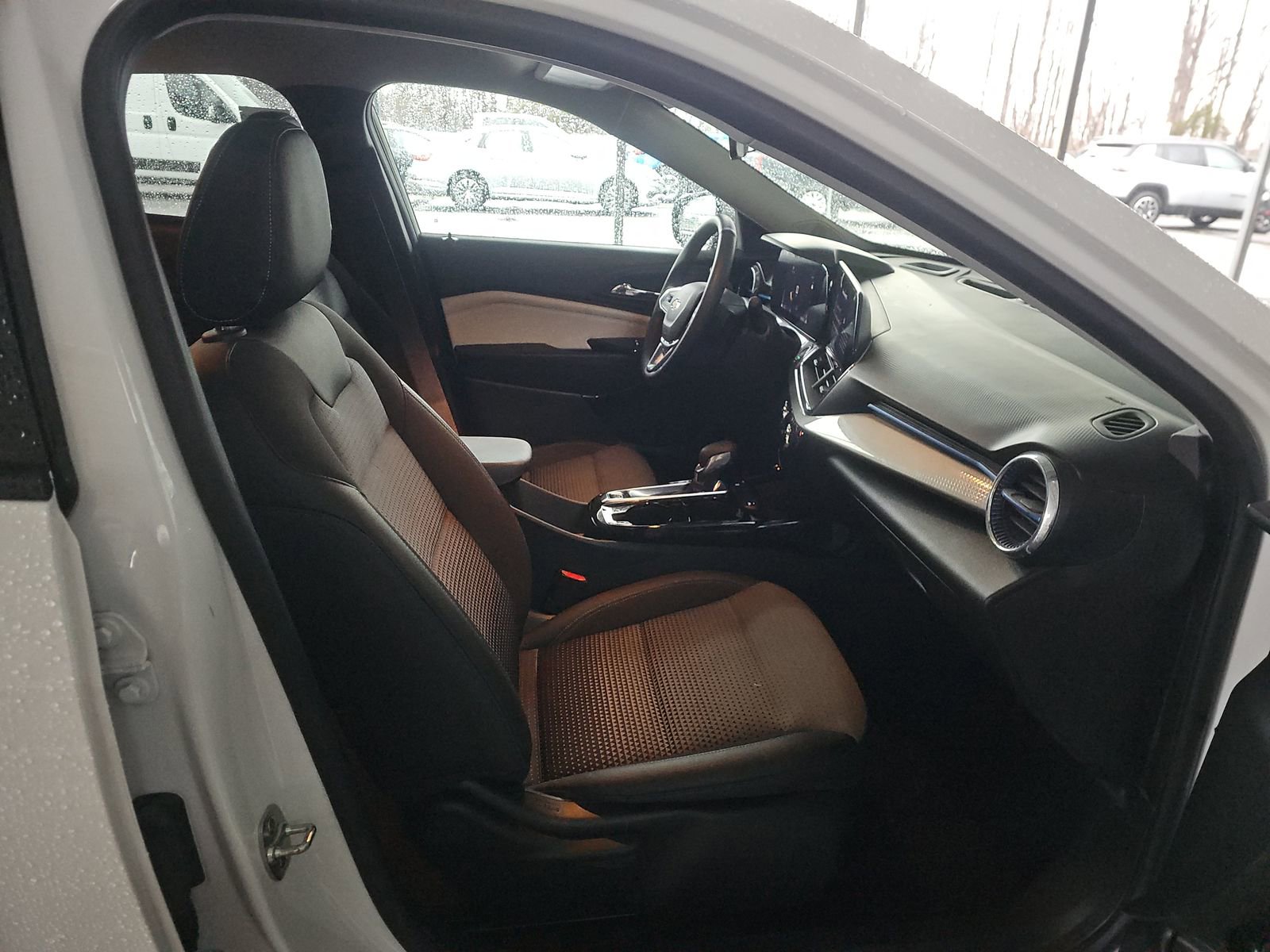 Used 2025 Chevrolet Trax LT w/ LT Convenience Package image 15