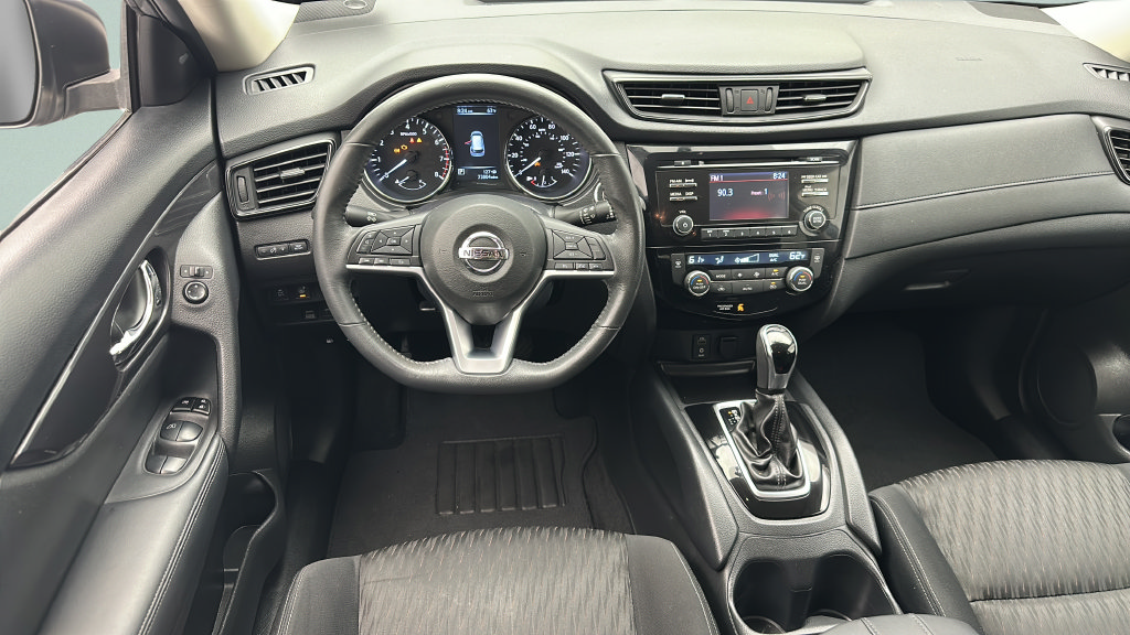 Used 2017 Nissan Rogue SV AWD/4WD image 10