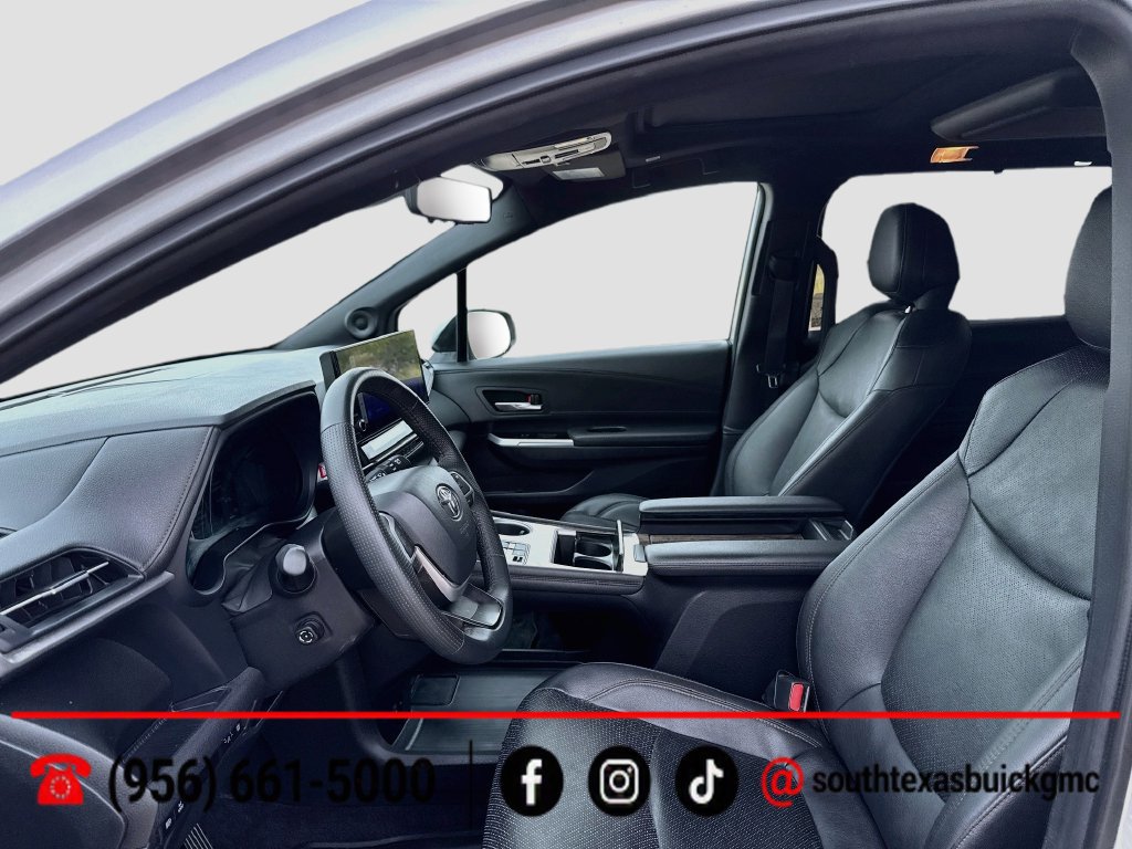 Used 2025 Toyota Sienna Limited AWD/4WD image 11