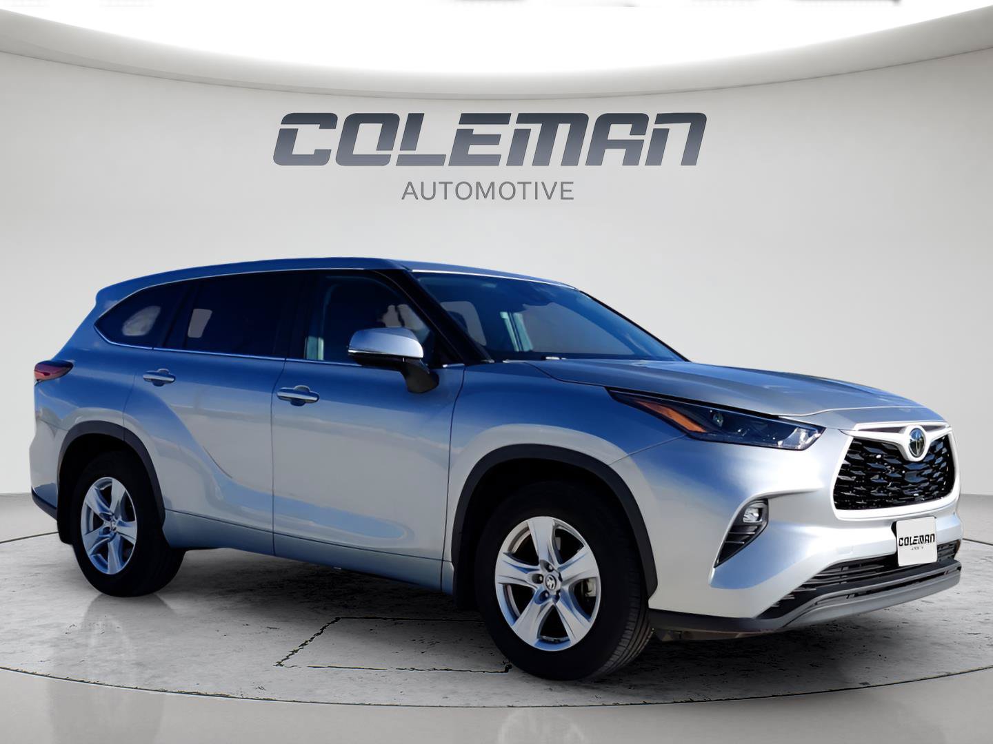 Used 2024 Toyota Highlander LE AWD/4WD image 11