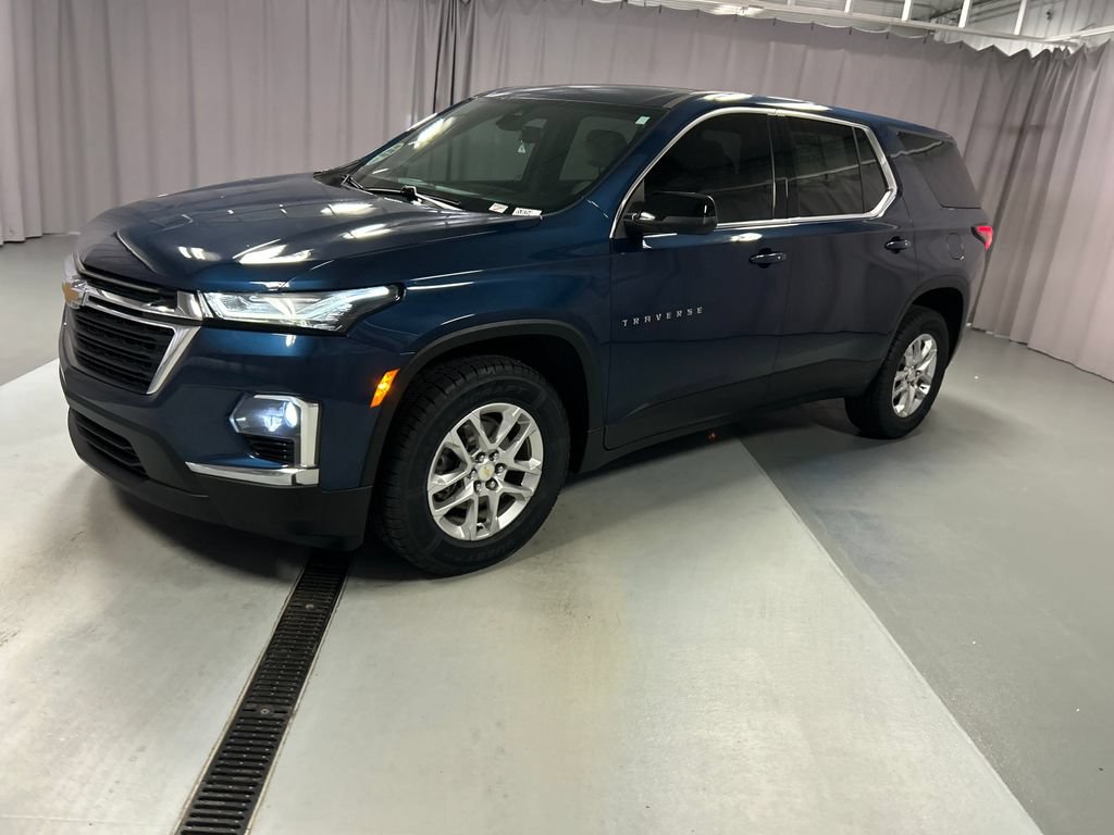 Used 2023 Chevrolet Traverse LS FWD image 3