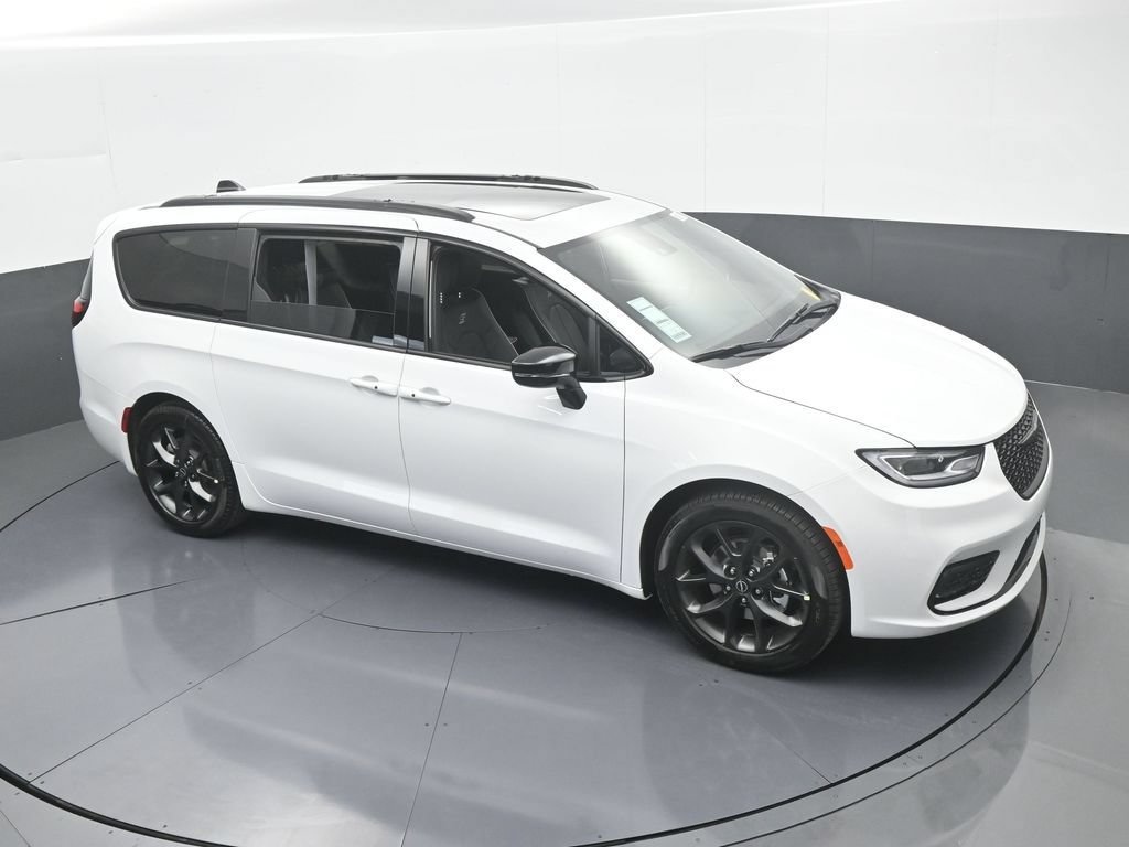New 2026 Chrysler Pacifica Limited w/ S Appearance Package FWD image 48
