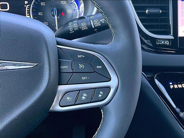 Used 2026 Chrysler Pacifica Select FWD image 19