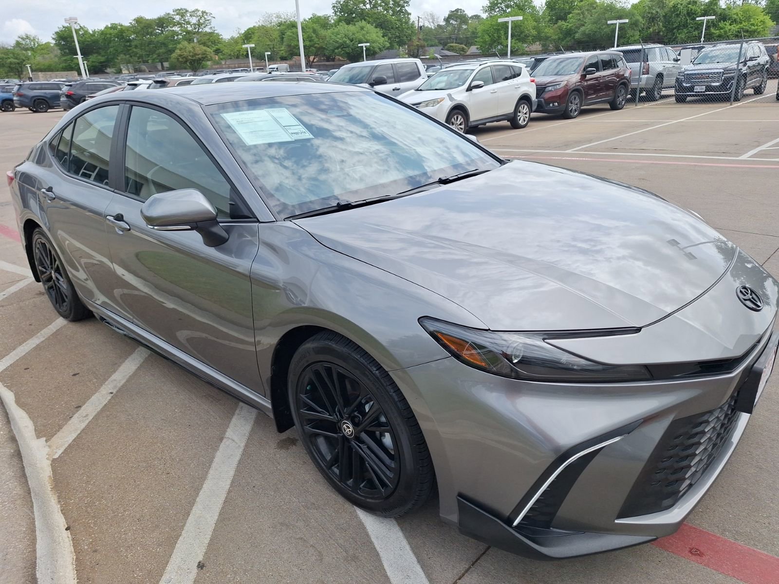 Used 2025 Toyota Camry SE w/ Convenience Package FWD image 8