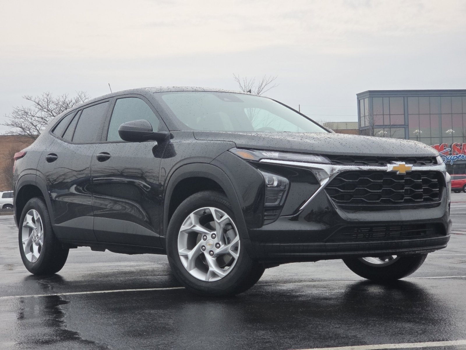 Used 2025 Chevrolet Trax LS w/ LS Convenience Package image 2
