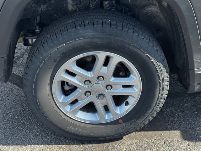 Certified 2024 Jeep Grand Cherokee Laredo w/ Luxury Tech Group I AWD/4WD image 12
