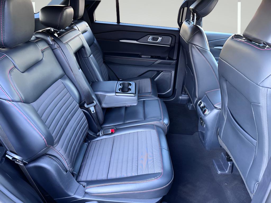 Used 2025 Ford Explorer ST-Line w/ ST-Line Street Pack AWD/4WD image 27
