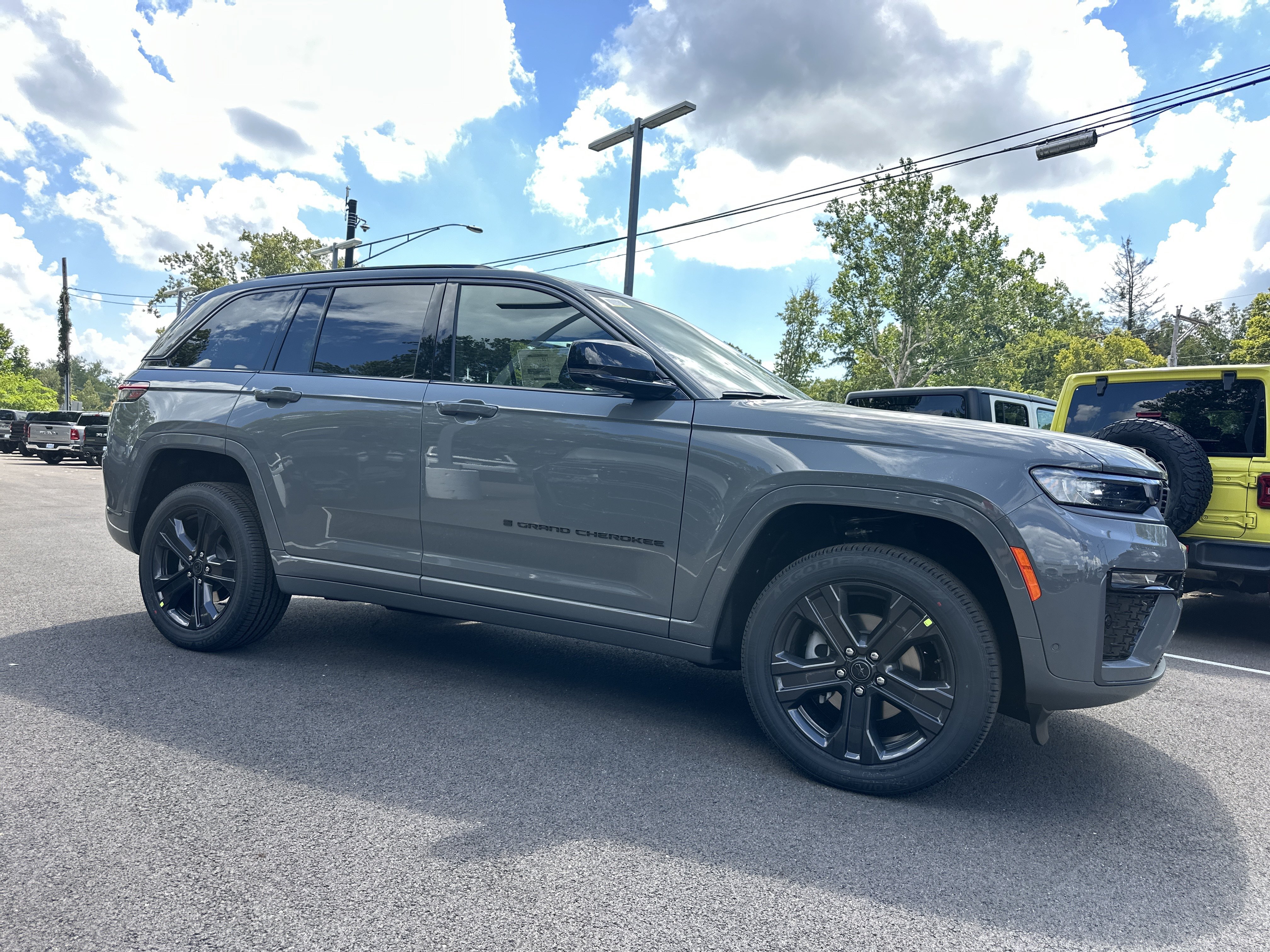 New 2027 Jeep Grand Cherokee Limited AWD/4WD image 18