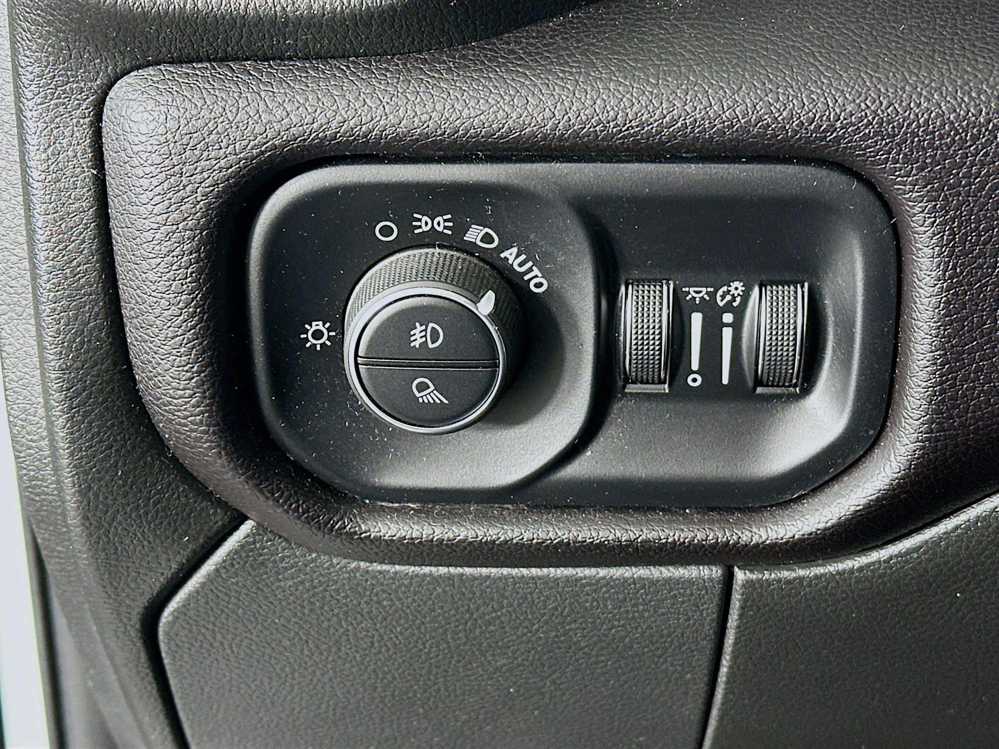 Used 2023 RAM 2500 Laramie AWD/4WD image 17