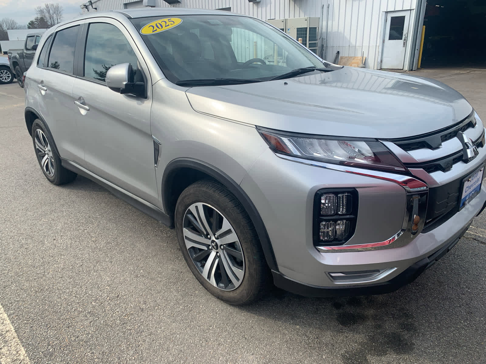 Used 2025 Mitsubishi Outlander Sport SE AWD/4WD image 2