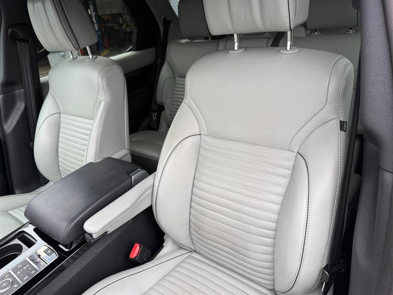 Used 2019 Land Rover Discovery HSE Luxury image 11