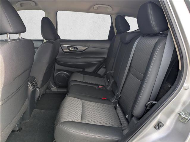 Used 2018 Nissan Rogue SV image 17